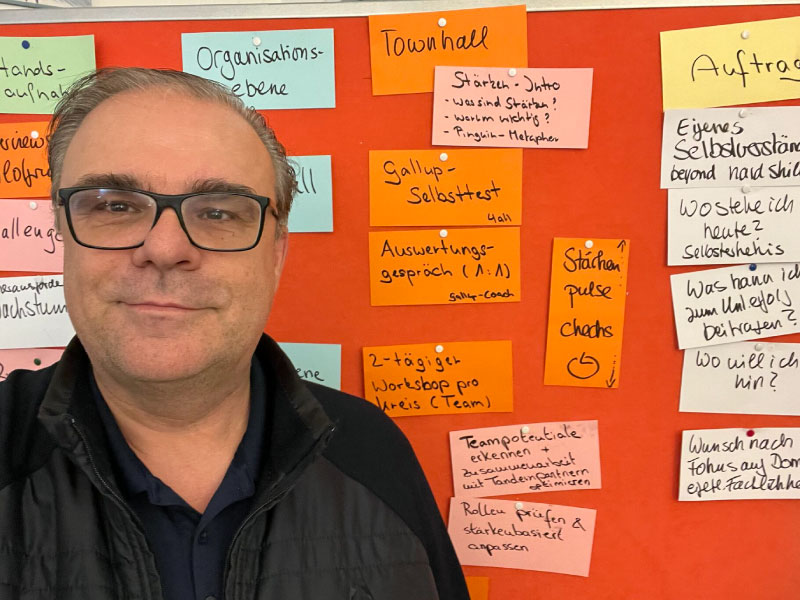 Gerd Müller-Pfeiffer bei einer Veranstaltung der Deutschen Gesellschaft für Positive Psychologie