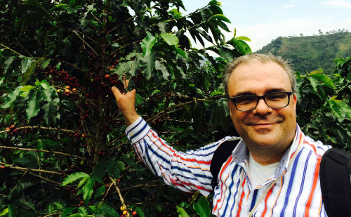 Gerd Müller-Pfeiffer | Management consultant for coffee roasters, start-ups, coffee brands and coffee producers on a plantation in Colombia